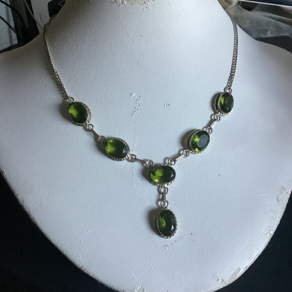 18” Romantic Y Necklace In Green Modern to Medieval - Picture 2 of 8